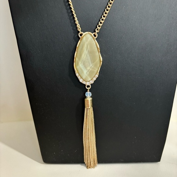 Gold tone  long tassel big rhinestone/crystal or glass in light green - Picture 2 of 4